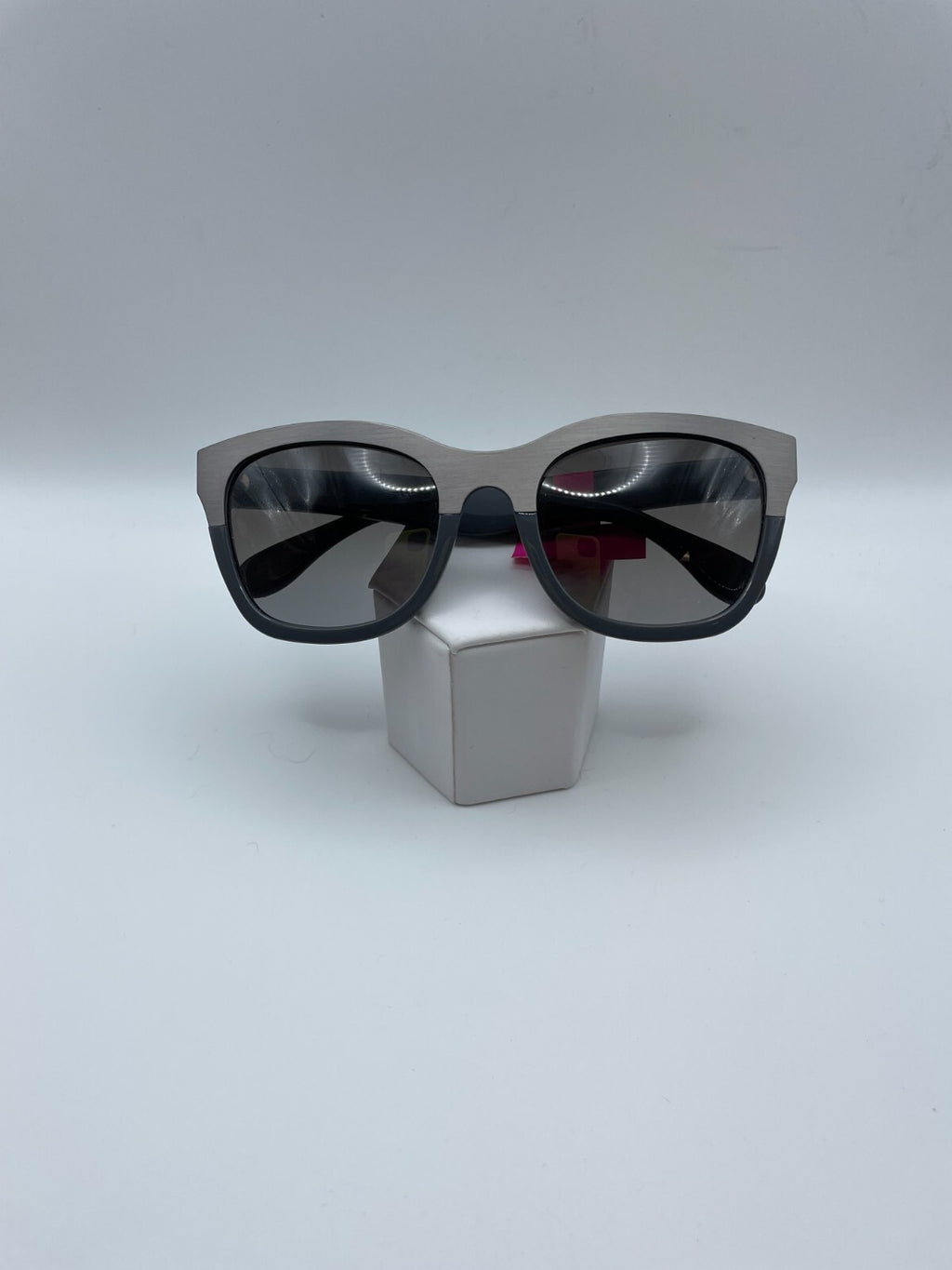 VERA WANG Brand Marilia Model 54 Eye Gray NEW