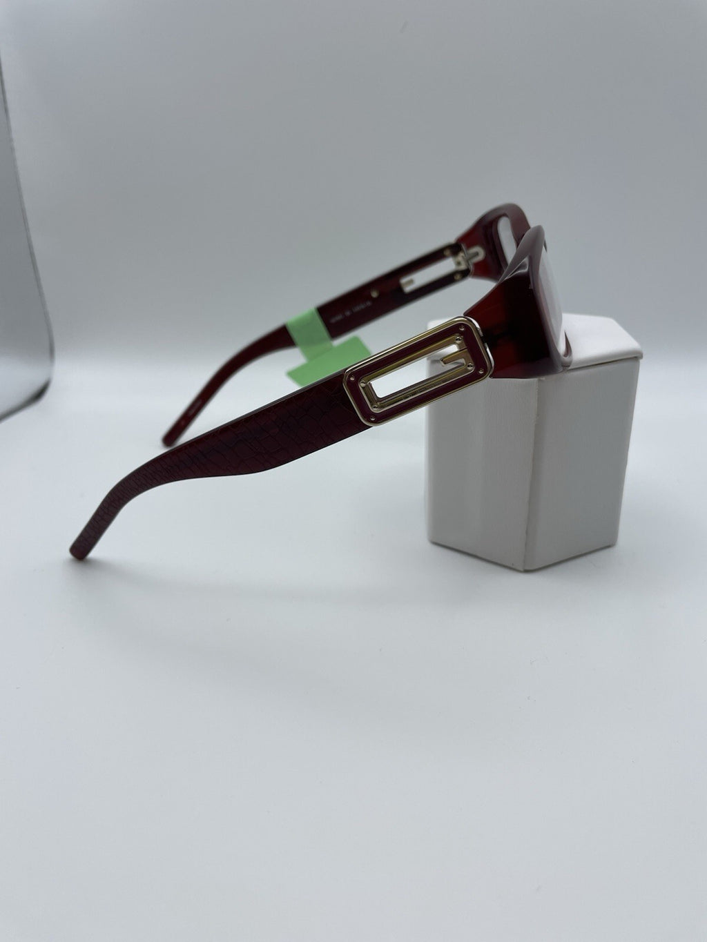 Guess Brand GU1643 Model 51 Eye Burgundy NEW