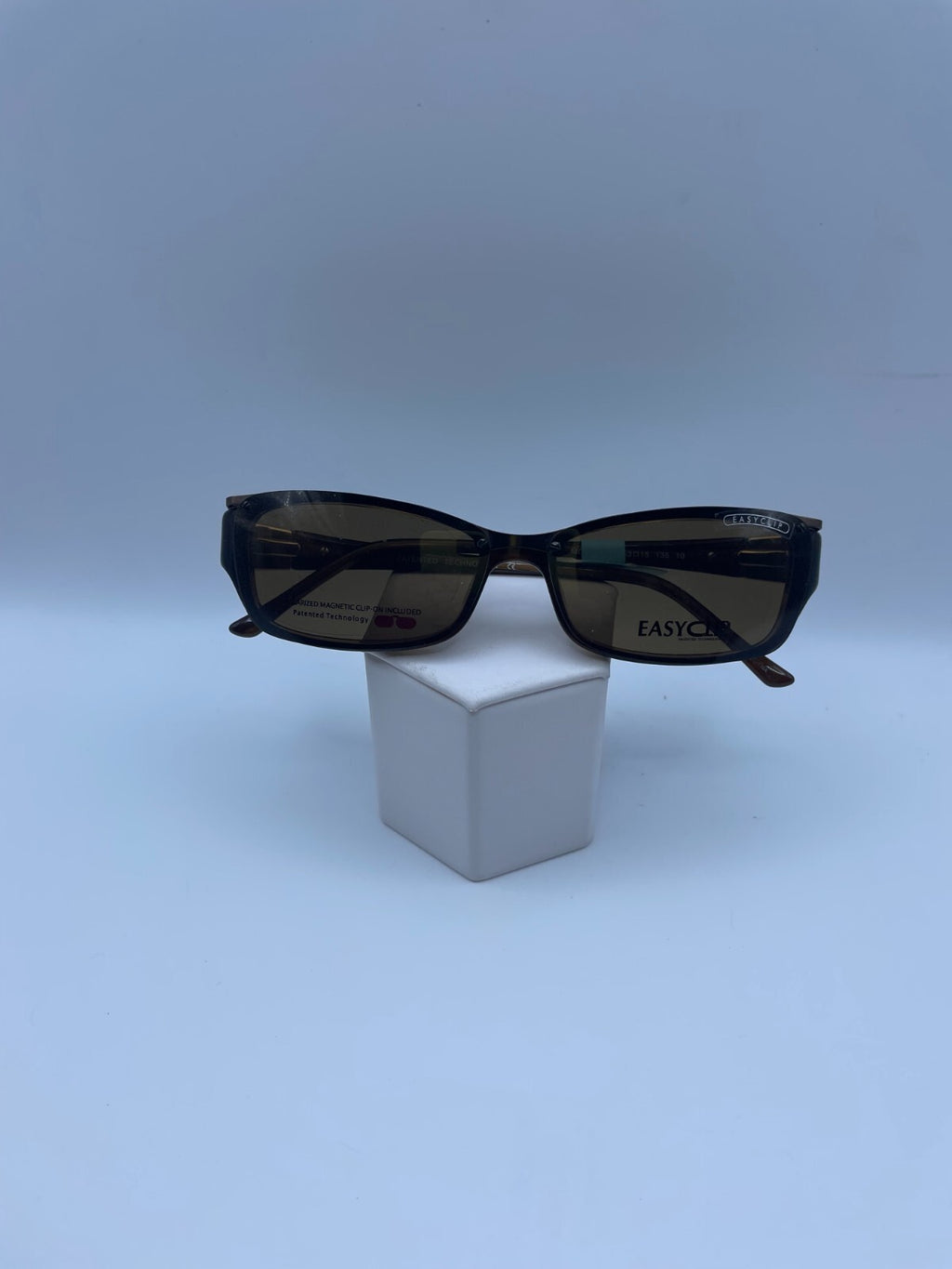Easy Clip Brand EC241 Model 53 Eye Brown NEW