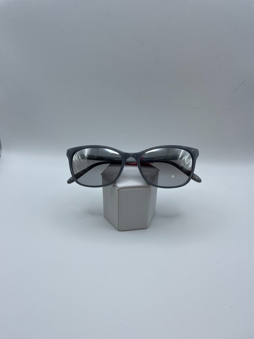 VERA WANG Brand Miki Model 53 Eye Dove NEW