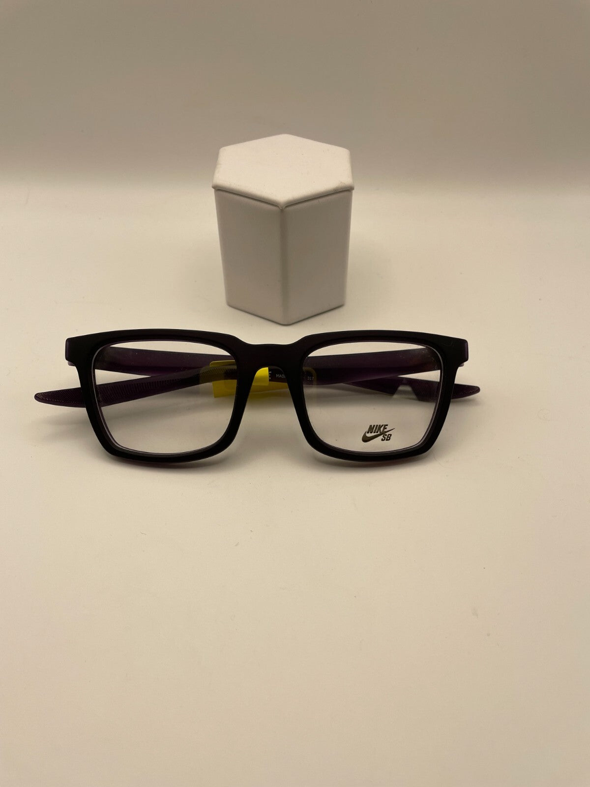 Nike SB Brand 7111 Model 50 Eye Black Color NEW