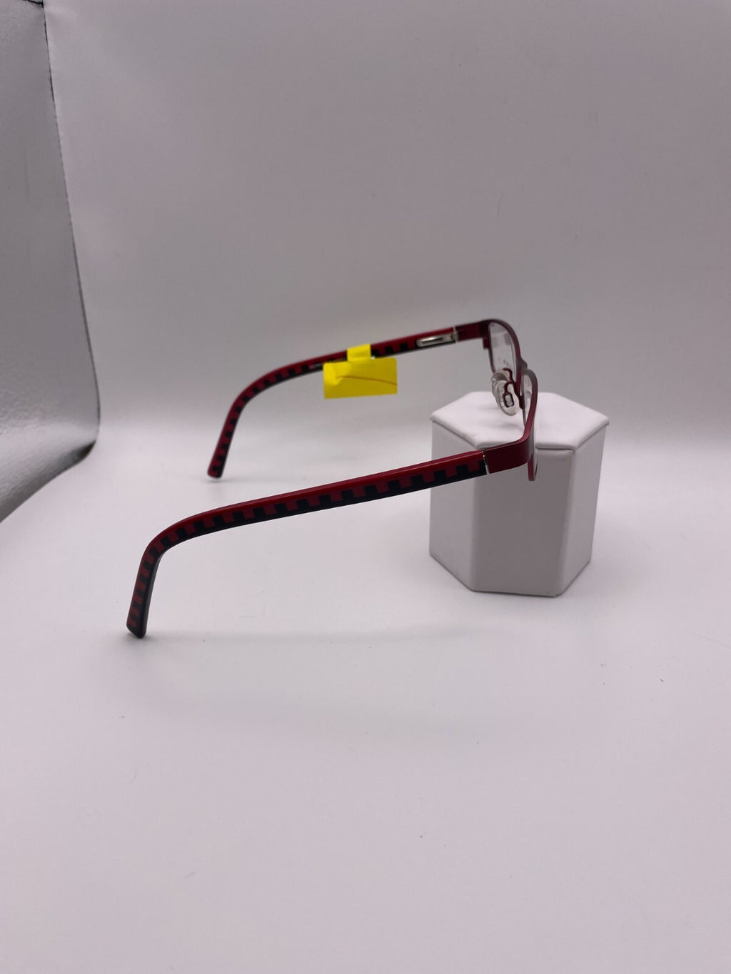 Norma Kamali Brand 7267 Model 49 Eye Red NEW