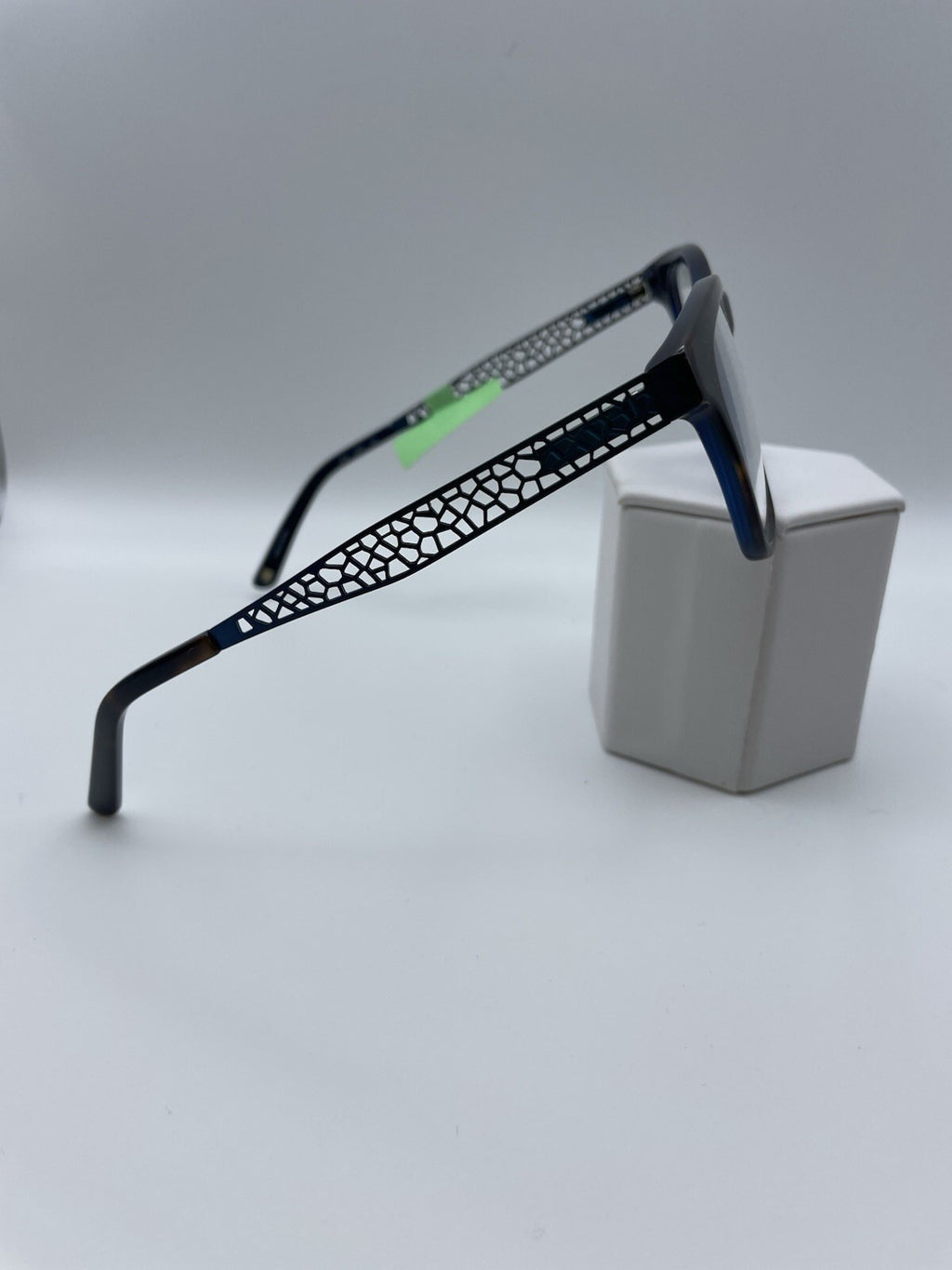 Liz Claiborne Brand L642 Model 51 Eye Tort/Blue NEW