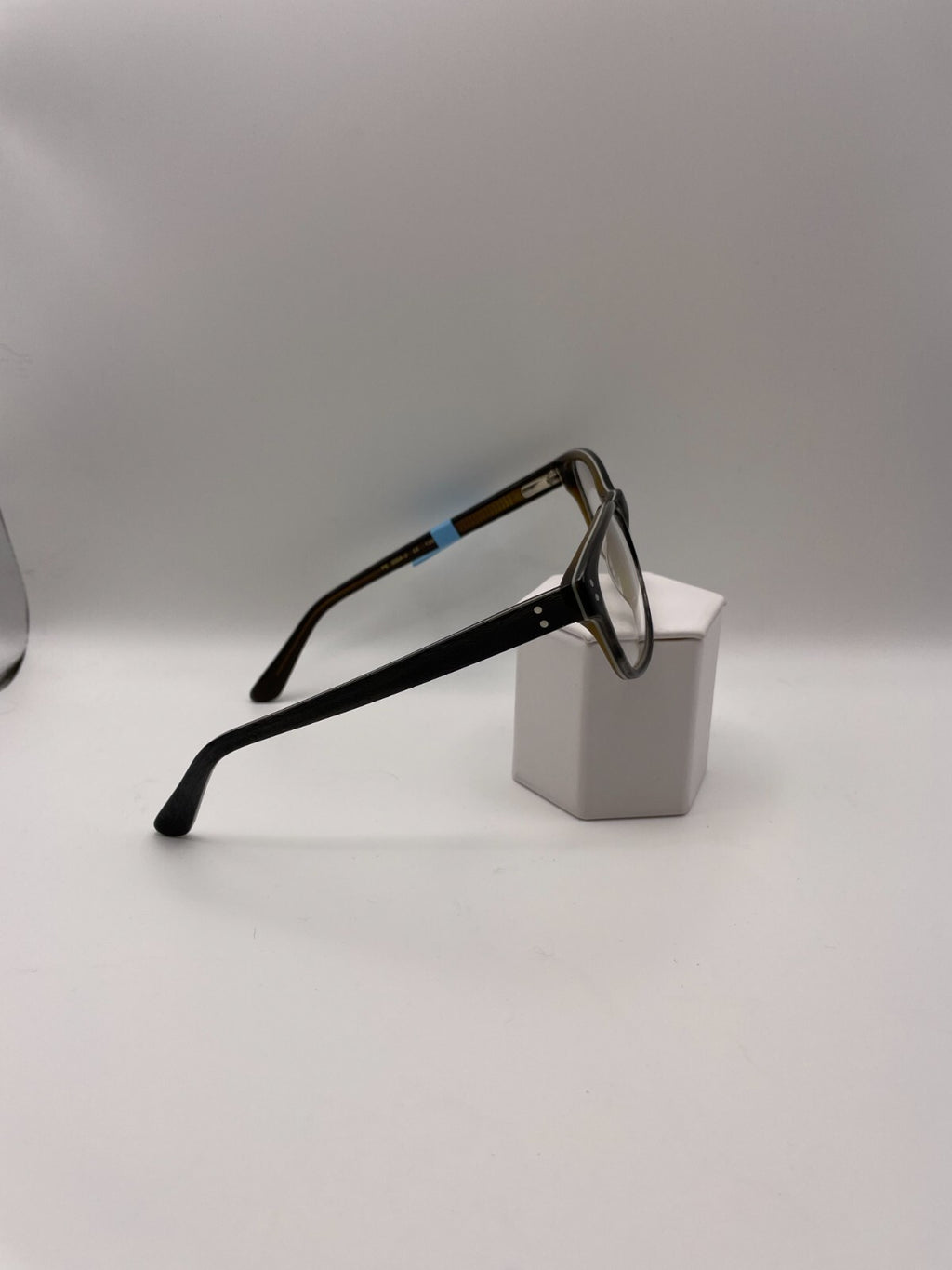 Perry Ellis Brand PE 300A-2 Model 52 Eye Brown NEW