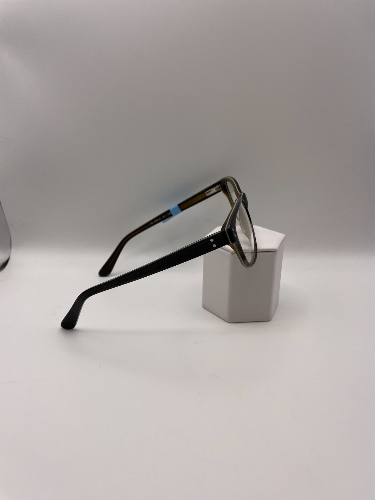 Perry Ellis Brand PE 300A-2 Model 52 Eye Brown NEW