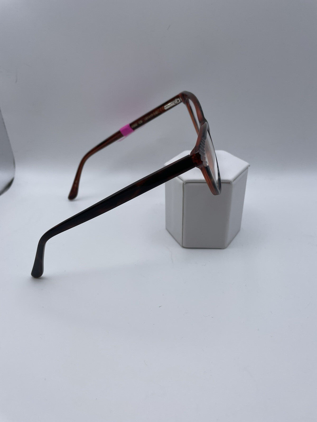 VERA WANG Brand V392 Model 51 Eye Tortoise NEW