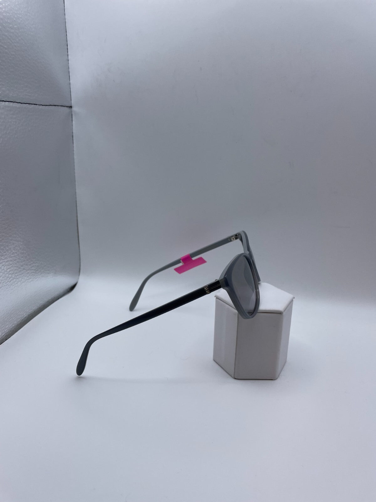 VERA WANG Brand Miki Model 53 Eye Dove NEW