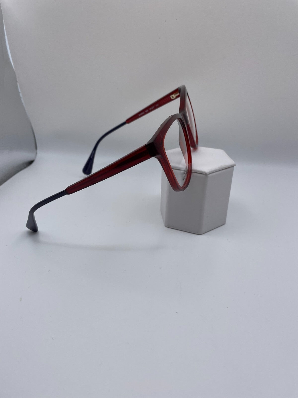 Max & Co Brand MO5040 Model 54 Eye Red NEW