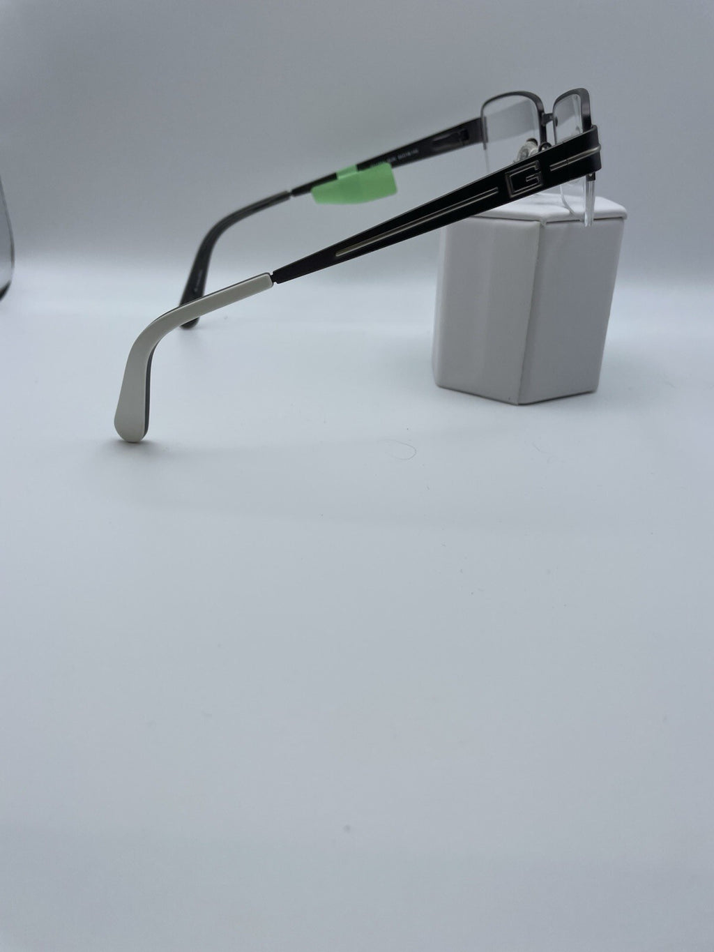 Guess Brand GU1824 Model 54 Eye GUN NEW
