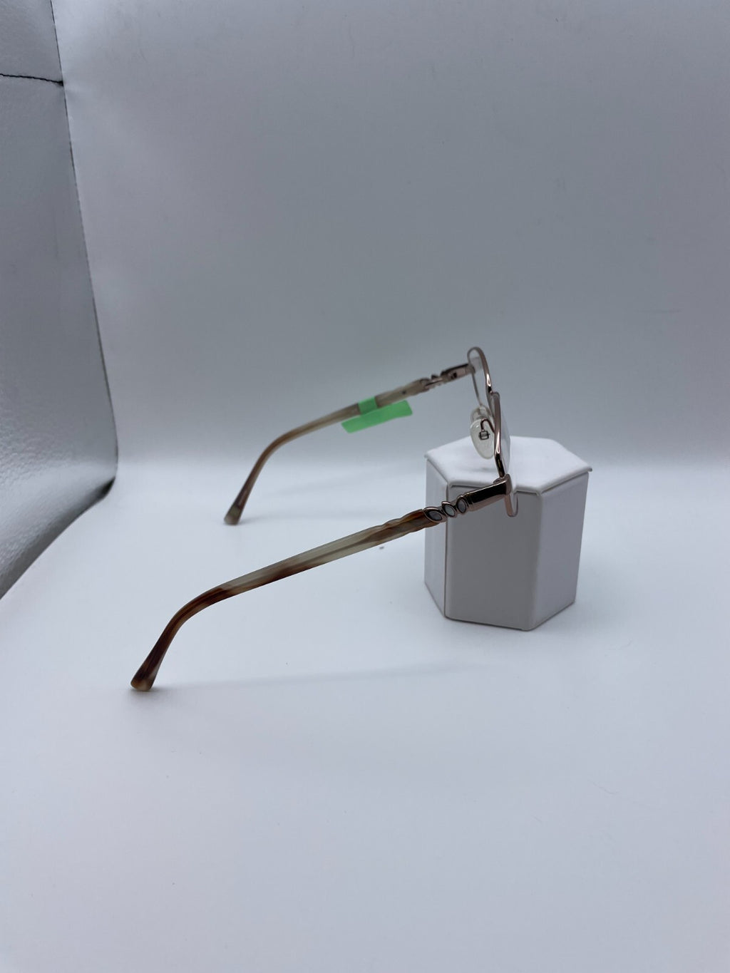 Liz Claiborne Brand L619 Model 54 Eye Rose Gold NEW