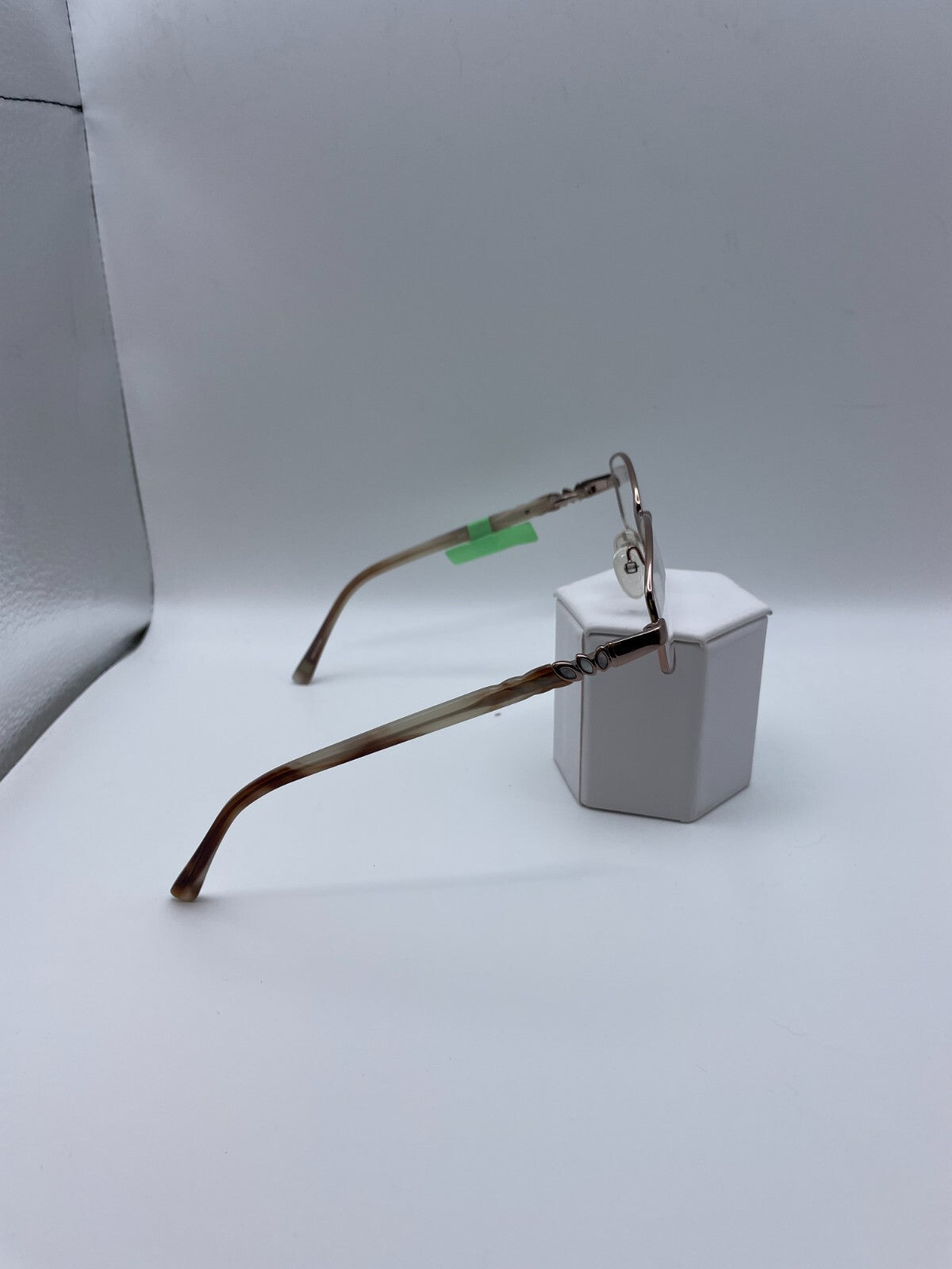 Liz Claiborne Brand L619 Model 54 Eye Rose Gold NEW