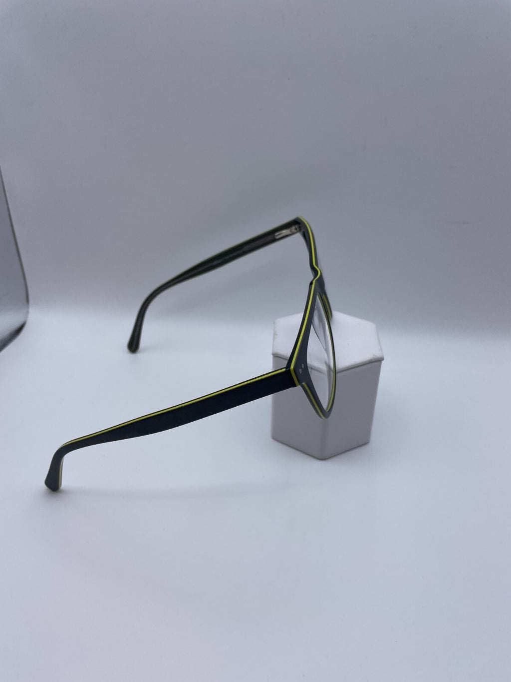 Elan Brand 3042 Model 54 Eye Gray/Yellow NEW