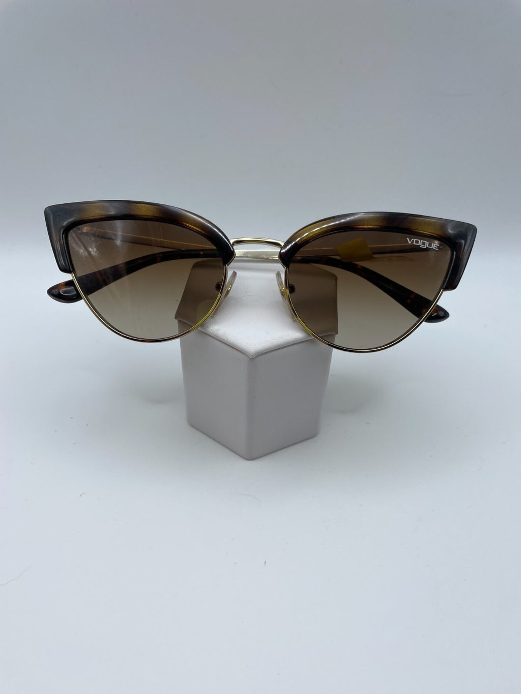 Vogue Brand VO 5212-S Model 55 Eye Tortoise NEW